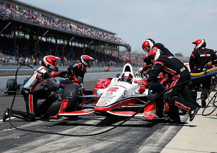 indy-gallery-montoya-pit-AP-Rob-Baker.jpg